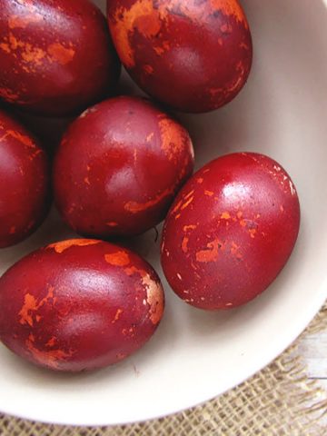 How-To-Dye-Eggs-With-Onion-Skins