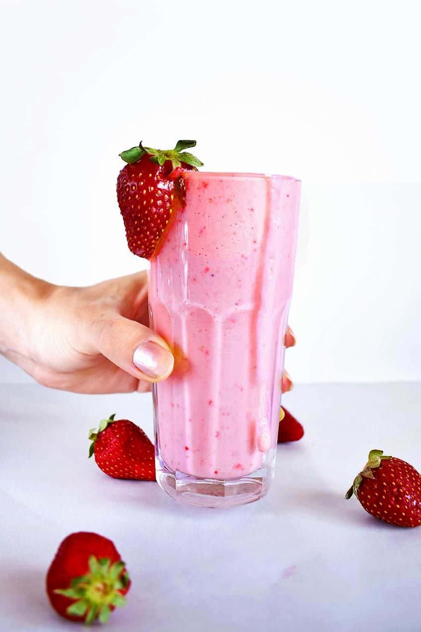 Strawberry Smoothie With Yogurt