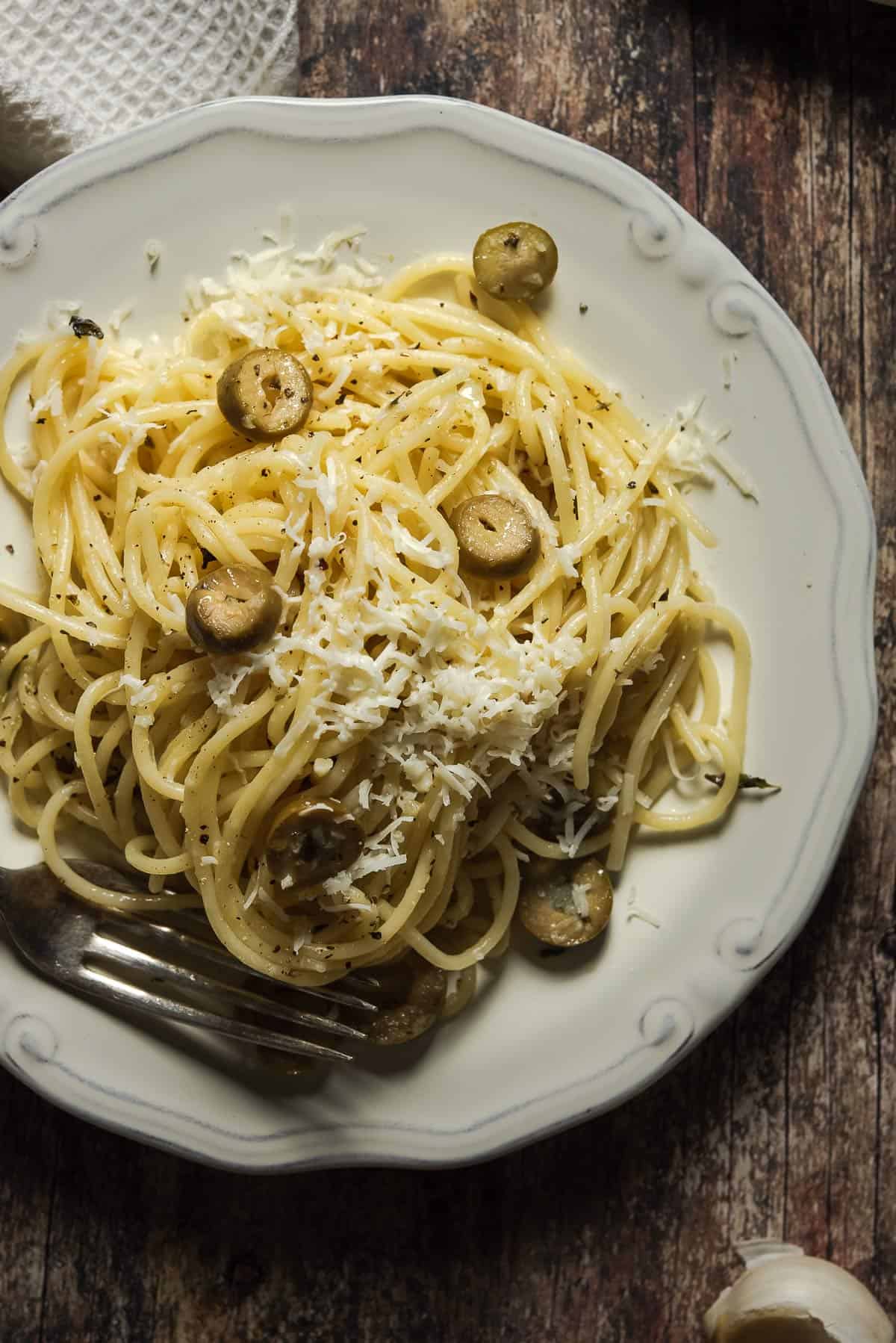 Spaghetti With Olives And Garlic