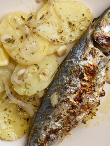 Oven-Baked-Mackerel-With-Potatoes-And-Onions