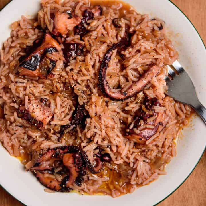 Saucy Octopus Rice with Red Wine and Tomato - Real Greek Recipes