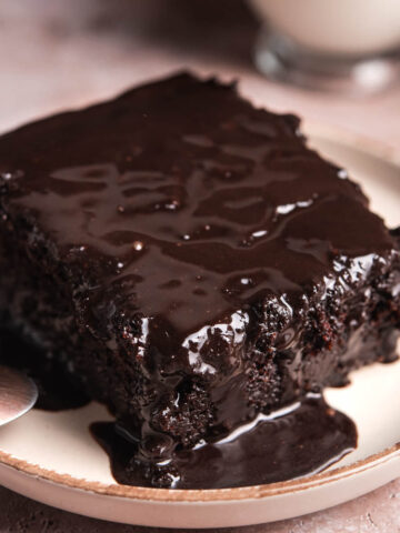 Easy-Moist-Chocolate-Cake-Recipe